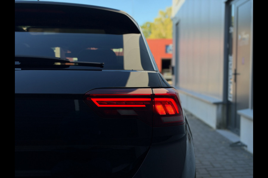 Volkswagen T-Roc 1.5 TSI Sport 3x R-Line Pano | Keyless | Camera | Trekhaak | ACC | LED | NL Auto