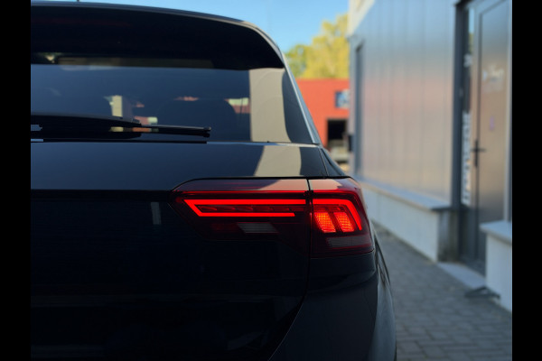 Volkswagen T-Roc 1.5 TSI Sport 3x R-Line Pano | Keyless | Camera | Trekhaak | ACC | LED | NL Auto