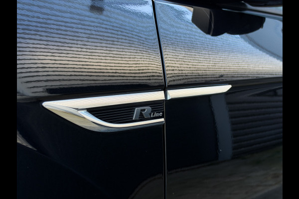 Volkswagen T-Roc 1.5 TSI Sport 3x R-Line Pano | Keyless | Camera | Trekhaak | ACC | LED | NL Auto