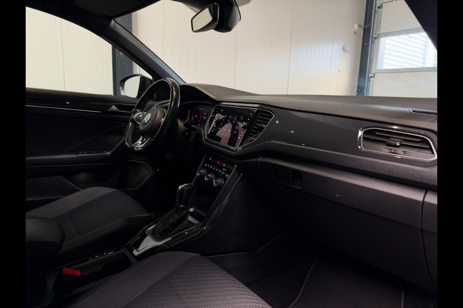 Volkswagen T-Roc 1.5 TSI Sport 3x R-Line Pano | Keyless | Camera | Trekhaak | ACC | LED | NL Auto