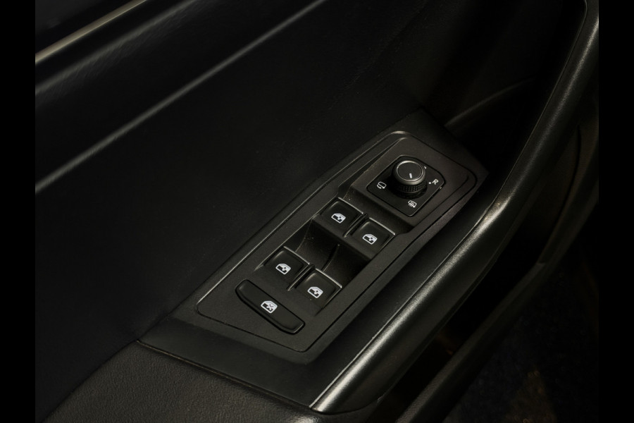 Volkswagen T-Roc 1.5 TSI Sport 3x R-Line Pano | Keyless | Camera | Trekhaak | ACC | LED | NL Auto