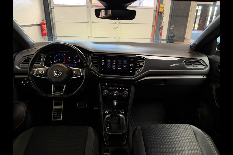 Volkswagen T-Roc 1.5 TSI Sport 3x R-Line Pano | Keyless | Camera | Trekhaak | ACC | LED | NL Auto