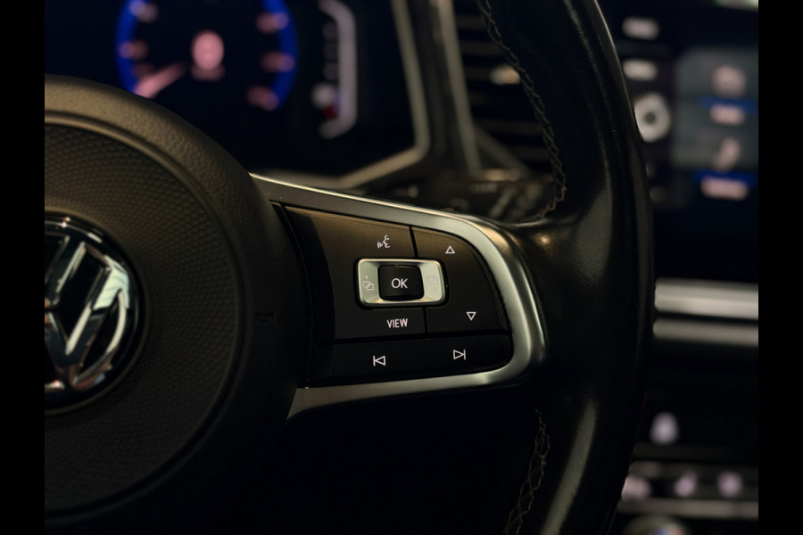 Volkswagen T-Roc 1.5 TSI Sport 3x R-Line Pano | Keyless | Camera | Trekhaak | ACC | LED | NL Auto