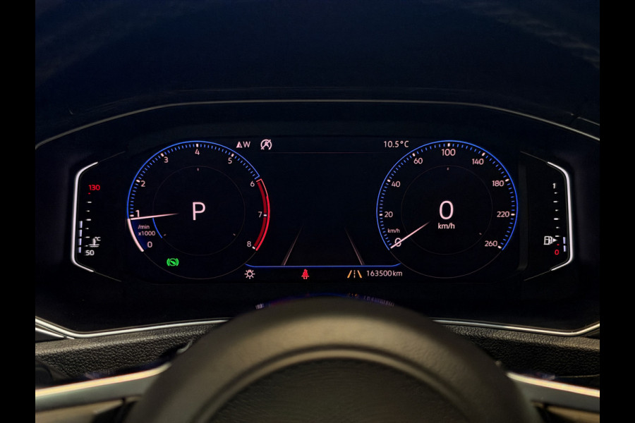 Volkswagen T-Roc 1.5 TSI Sport 3x R-Line Pano | Keyless | Camera | Trekhaak | ACC | LED | NL Auto