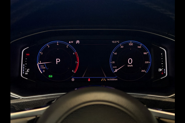 Volkswagen T-Roc 1.5 TSI Sport 3x R-Line Pano | Keyless | Camera | Trekhaak | ACC | LED | NL Auto