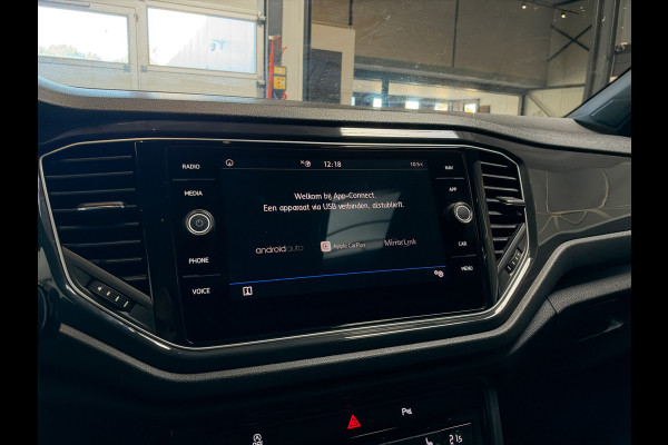 Volkswagen T-Roc 1.5 TSI Sport 3x R-Line Pano | Keyless | Camera | Trekhaak | ACC | LED | NL Auto