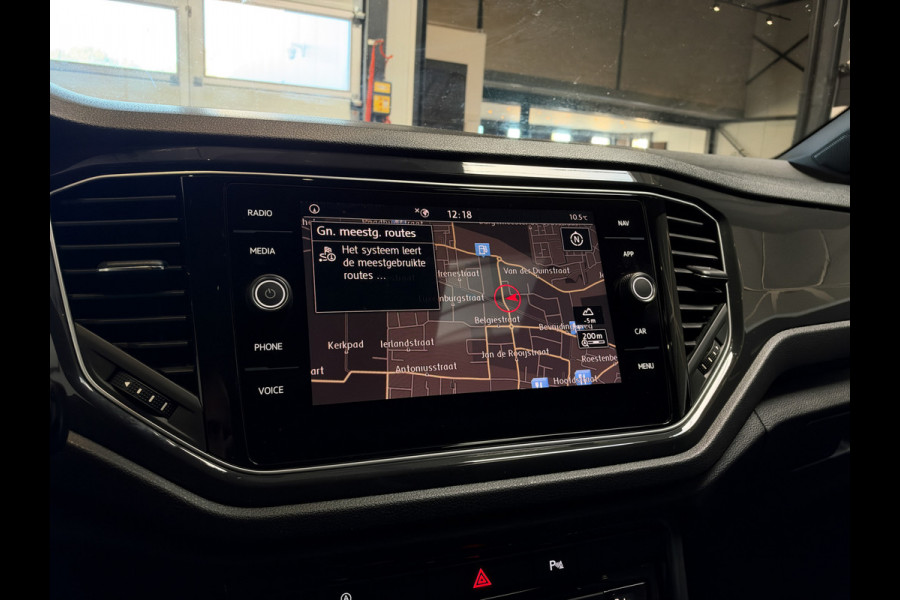 Volkswagen T-Roc 1.5 TSI Sport 3x R-Line Pano | Keyless | Camera | Trekhaak | ACC | LED | NL Auto