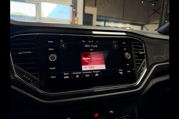Volkswagen T-Roc 1.5 TSI Sport 3x R-Line Pano | Keyless | Camera | Trekhaak | ACC | LED | NL Auto