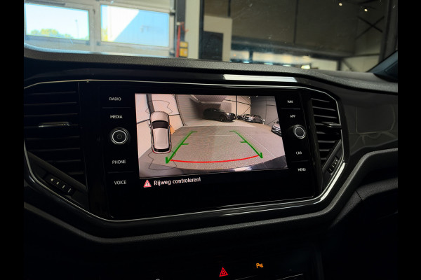 Volkswagen T-Roc 1.5 TSI Sport 3x R-Line Pano | Keyless | Camera | Trekhaak | ACC | LED | NL Auto
