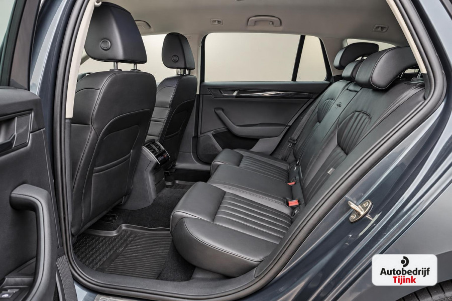 Škoda Superb Combi 1.4 TSI ACT Laurent & Klement | Automaat | LED | Trekhaak | Leder | Stoel- & stuurverwarming | Lane Assist | Blind Spot |Standkachel | Park Assist | Canton | Sfeerverlichting |