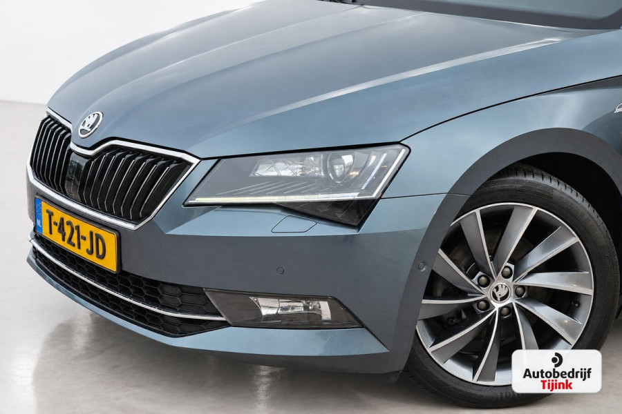 Škoda Superb Combi 1.4 TSI ACT Laurent & Klement | Automaat | LED | Trekhaak | Leder | Stoel- & stuurverwarming | Lane Assist | Blind Spot |Standkachel | Park Assist | Canton | Sfeerverlichting |