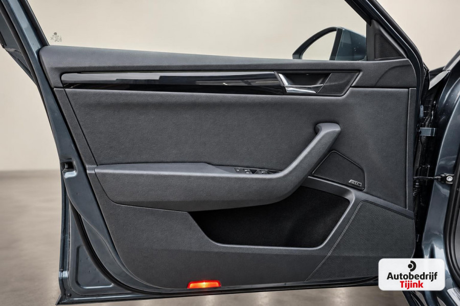 Škoda Superb Combi 1.4 TSI ACT Laurent & Klement | Automaat | LED | Trekhaak | Leder | Stoel- & stuurverwarming | Lane Assist | Blind Spot |Standkachel | Park Assist | Canton | Sfeerverlichting |