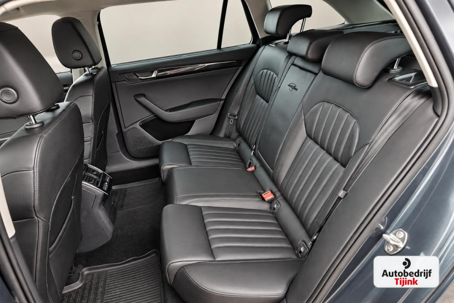 Škoda Superb Combi 1.4 TSI ACT Laurent & Klement | Automaat | LED | Trekhaak | Leder | Stoel- & stuurverwarming | Lane Assist | Blind Spot |Standkachel | Park Assist | Canton | Sfeerverlichting |