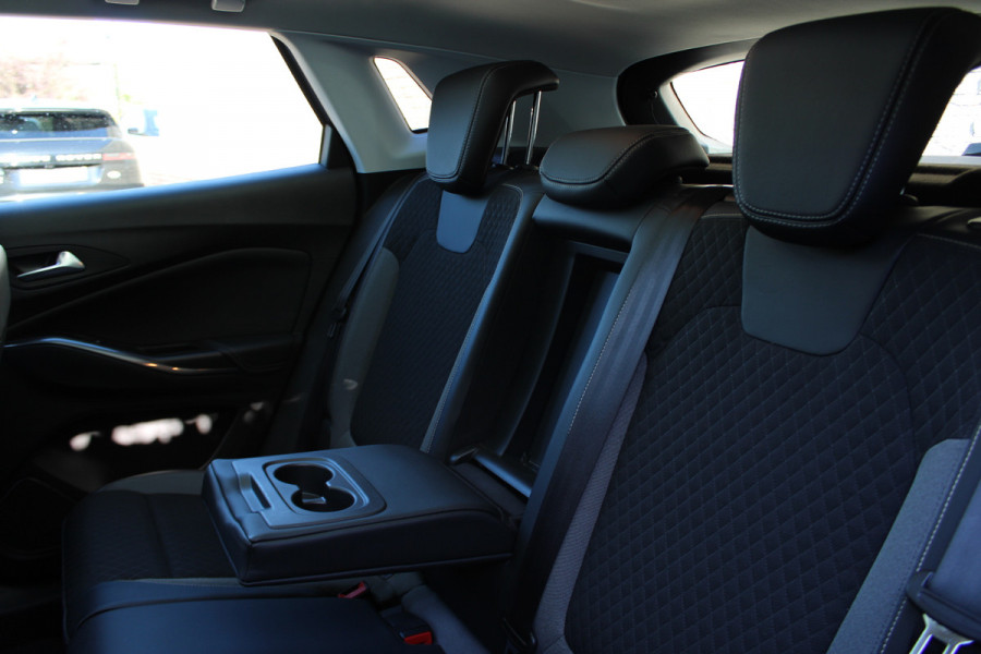 Opel Grandland X 1.6 Turbo Innovation | Trekhaak | Winterpack | Panoramadak | BLIS | Camera