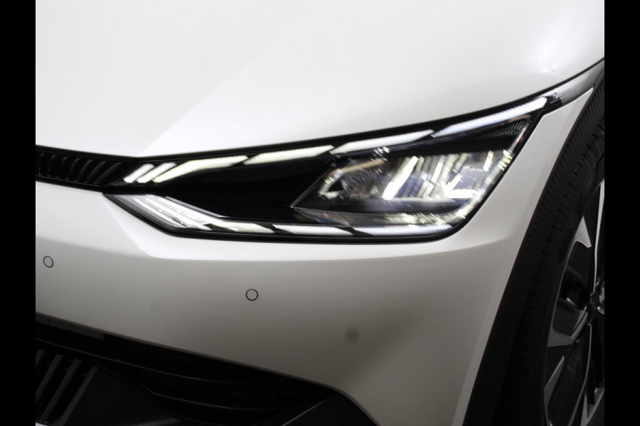 Kia Ev6 Light Edition Automaat 58 kWh Navigatie Apple Carplay Android Auto Camera Parkeersensoren achter Cruise Control Climate Control Lichtmetalen Velgen