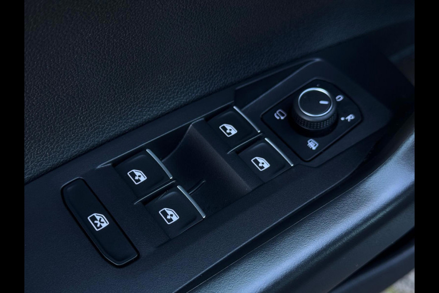Volkswagen Taigo 1.0 TSI R-Line DSG-7 | IQ-Light | Camera | Parksensor | Carplay | Stoelverwarming | BTW |