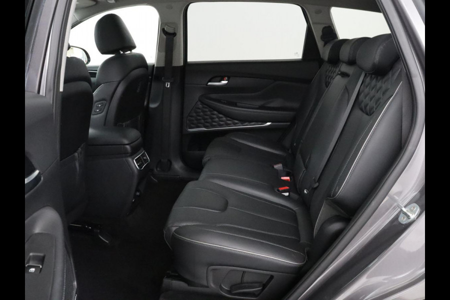 Hyundai Santa Fe 1.6 T-GDI HEV Comfort Smart Sky 7p. | Panoramadak | Leder | Adaptive cruise | Dodehoek detectie | Stoelverwarming | KRELL Sound | Trekhaak | Camera | Park assist | Carplay