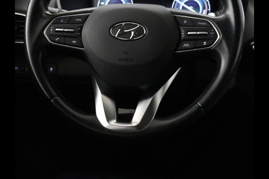 Hyundai Santa Fe 1.6 T-GDI HEV Comfort Smart Sky 7p. | Panoramadak | Leder | Adaptive cruise | Dodehoek detectie | Stoelverwarming | KRELL Sound | Trekhaak | Camera | Park assist | Carplay