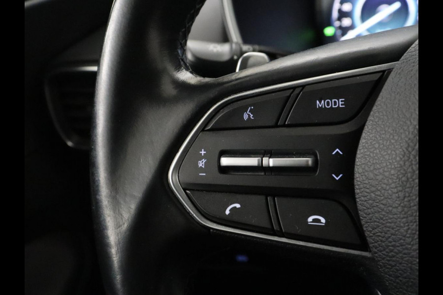 Hyundai Santa Fe 1.6 T-GDI HEV Comfort Smart Sky 7p. | Panoramadak | Leder | Adaptive cruise | Dodehoek detectie | Stoelverwarming | KRELL Sound | Trekhaak | Camera | Park assist | Carplay
