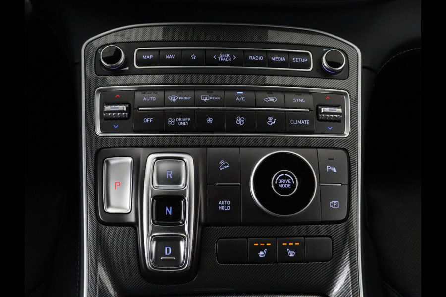 Hyundai Santa Fe 1.6 T-GDI HEV Comfort Smart Sky 7p. | Panoramadak | Leder | Adaptive cruise | Dodehoek detectie | Stoelverwarming | KRELL Sound | Trekhaak | Camera | Park assist | Carplay