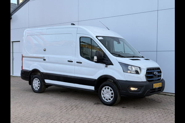 Ford E-Transit 68kWh 184PK L2H2 317km WLTP 95,6% (SOH) BEV Snelladen 360° Camera Cruise control Climate control Carplay Navigatie Parkeersensoren