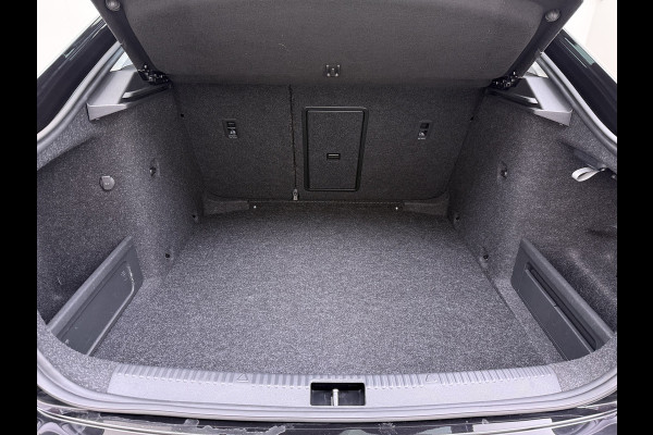 Škoda Octavia 116PK 5Drs Automaat Stoelverwarming Apple Carplay/Android Auto Navi Ecc Bluetooth Cruise Control Pdc Ambition Business Lmv Led Smartlink DSG All Season banden Privacy Glas 1e Eigenaar Dealeronderhouden Origineel Nederlandse Auto