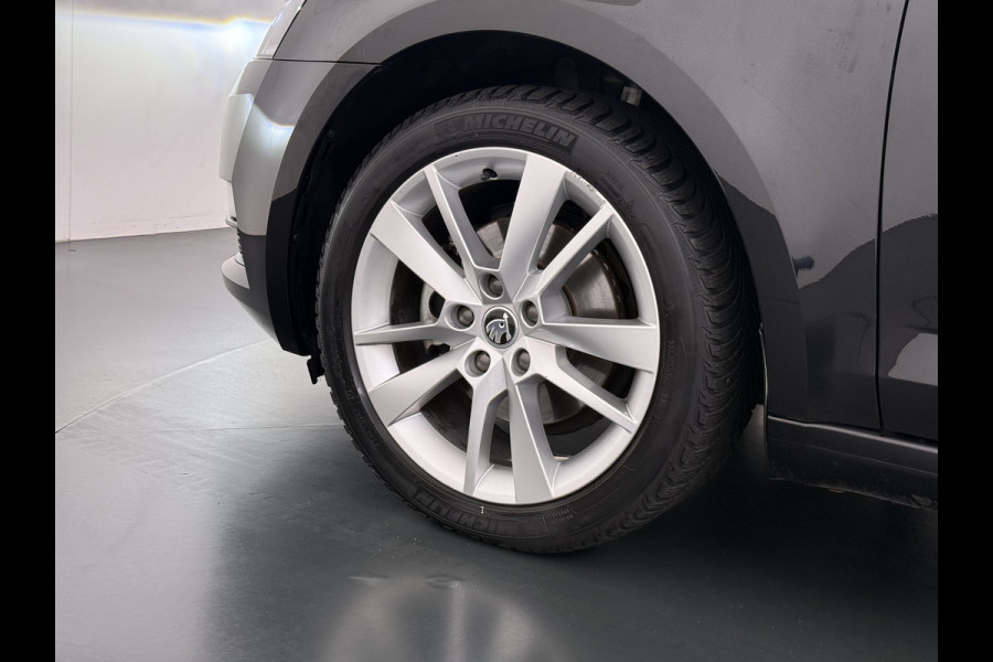 Škoda Octavia 116PK 5Drs Automaat Stoelverwarming Apple Carplay/Android Auto Navi Ecc Bluetooth Cruise Control Pdc Ambition Business Lmv Led Smartlink DSG All Season banden Privacy Glas 1e Eigenaar Dealeronderhouden Origineel Nederlandse Auto