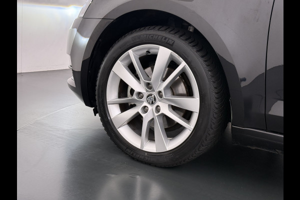 Škoda Octavia 116PK 5Drs Automaat Stoelverwarming Apple Carplay/Android Auto Navi Ecc Bluetooth Cruise Control Pdc Ambition Business Lmv Led Smartlink DSG All Season banden Privacy Glas 1e Eigenaar Dealeronderhouden Origineel Nederlandse Auto