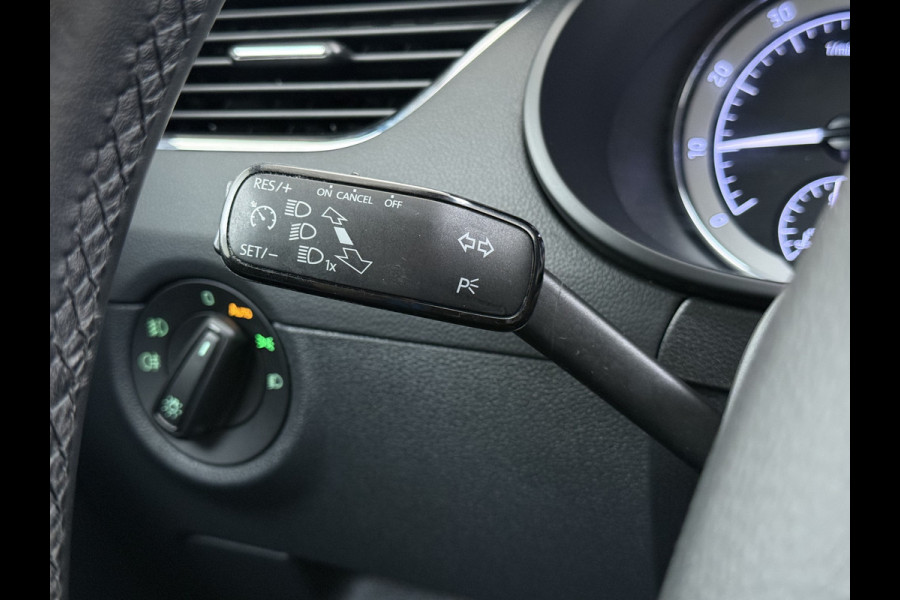 Škoda Octavia 116PK 5Drs Automaat Stoelverwarming Apple Carplay/Android Auto Navi Ecc Bluetooth Cruise Control Pdc Ambition Business Lmv Led Smartlink DSG All Season banden Privacy Glas 1e Eigenaar Dealeronderhouden Origineel Nederlandse Auto