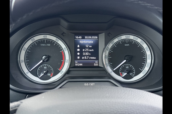 Škoda Octavia 116PK 5Drs Automaat Stoelverwarming Apple Carplay/Android Auto Navi Ecc Bluetooth Cruise Control Pdc Ambition Business Lmv Led Smartlink DSG All Season banden Privacy Glas 1e Eigenaar Dealeronderhouden Origineel Nederlandse Auto