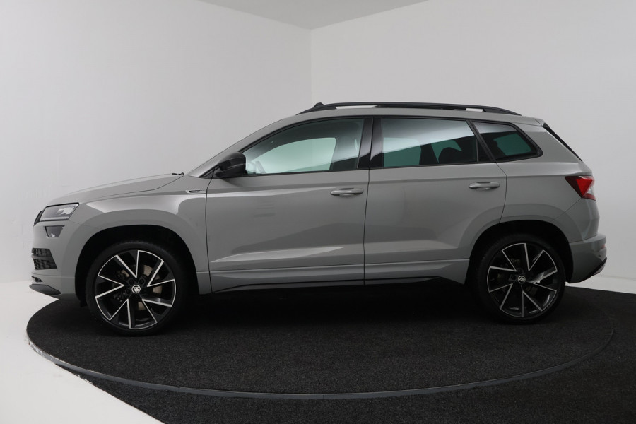Škoda Karoq 1.5 TSI ACT Sportline Business (PANORAMADAK, TREKHAAK, STOEL/STUUR VERWARMING, CAMERA)