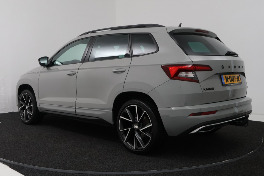 Škoda Karoq 1.5 TSI ACT Sportline Business (PANORAMADAK, TREKHAAK, STOEL/STUUR VERWARMING, CAMERA)