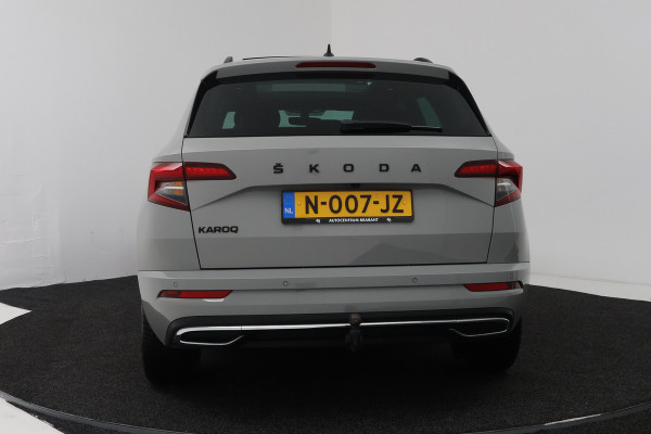 Škoda Karoq 1.5 TSI ACT Sportline Business (PANORAMADAK, TREKHAAK, STOEL/STUUR VERWARMING, CAMERA)