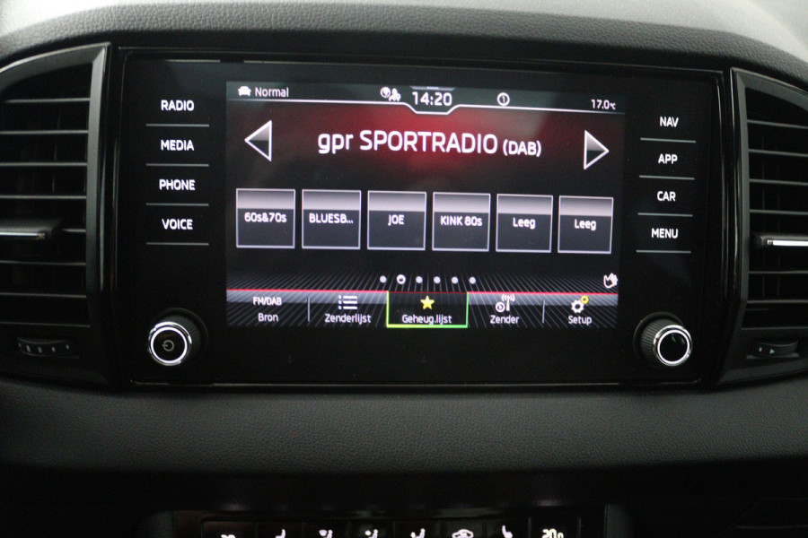Škoda Karoq 1.5 TSI ACT Sportline Business (PANORAMADAK, TREKHAAK, STOEL/STUUR VERWARMING, CAMERA)