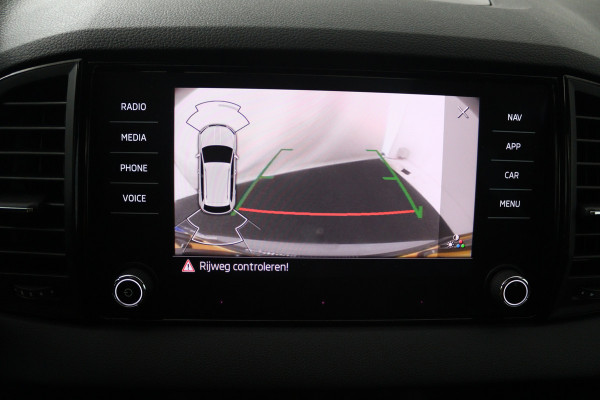 Škoda Karoq 1.5 TSI ACT Sportline Business (PANORAMADAK, TREKHAAK, STOEL/STUUR VERWARMING, CAMERA)