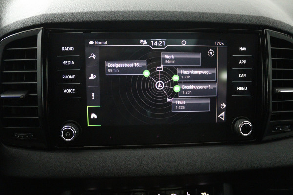 Škoda Karoq 1.5 TSI ACT Sportline Business (PANORAMADAK, TREKHAAK, STOEL/STUUR VERWARMING, CAMERA)