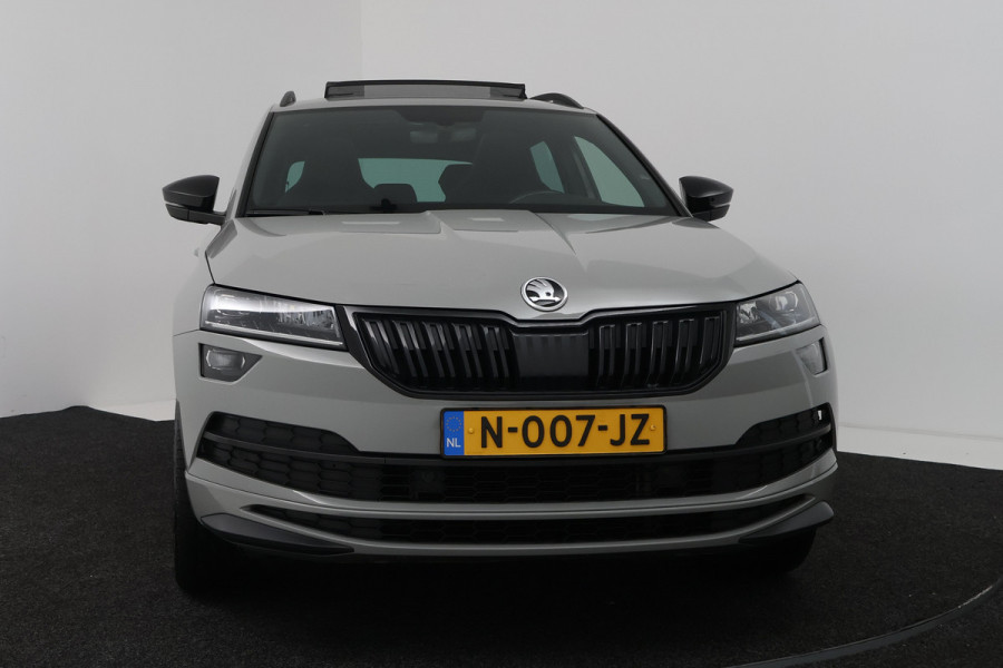 Škoda Karoq 1.5 TSI ACT Sportline Business (PANORAMADAK, TREKHAAK, STOEL/STUUR VERWARMING, CAMERA)