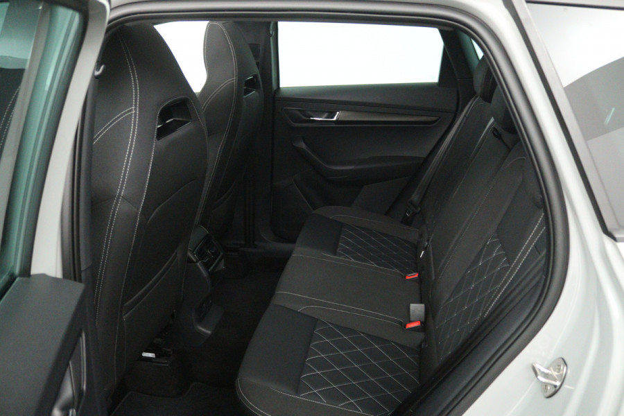 Škoda Karoq 1.5 TSI ACT Sportline Business (PANORAMADAK, TREKHAAK, STOEL/STUUR VERWARMING, CAMERA)