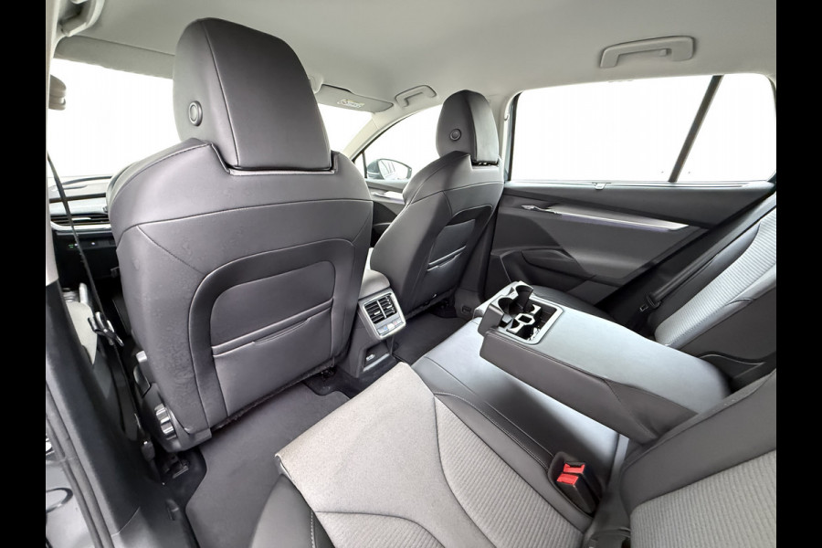 Škoda ENYAQ iV 80 204PK Trekhaak Warmtepomp Stuur+Stoelverwarming 3-Zone Ecc Camera Apple Carplay Android Auto P-Assist SOH 87% Isofix Pdc Lmv Led DAB Cruise Control Rijstrooksensor 1.000KG Trekgewicht Origineel Nederlandse Auto