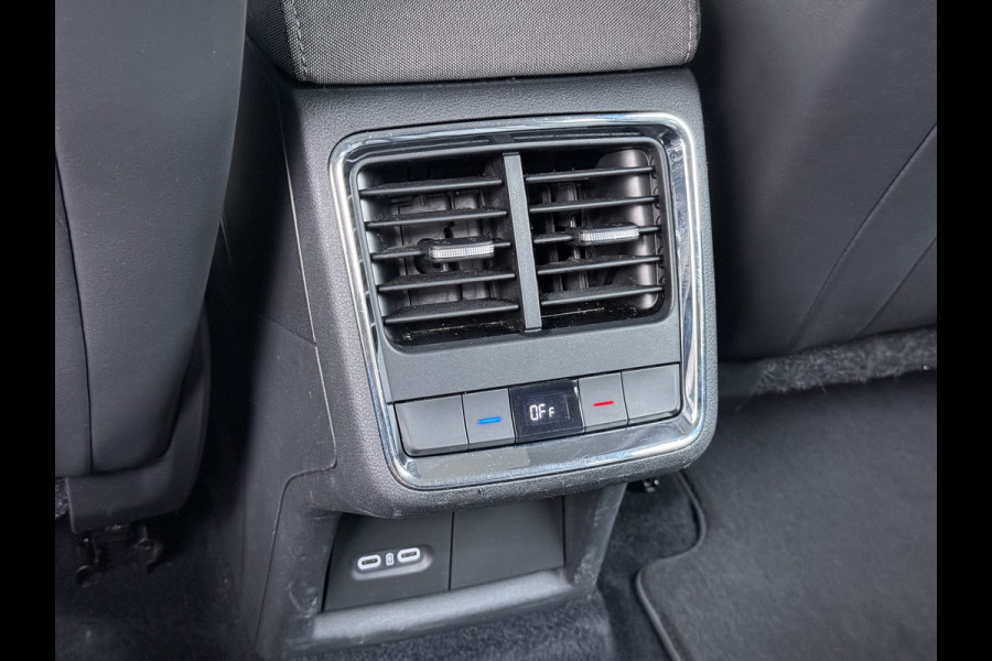 Škoda ENYAQ iV 80 204PK Trekhaak Warmtepomp Stuur+Stoelverwarming 3-Zone Ecc Camera Apple Carplay Android Auto P-Assist SOH 87% Isofix Pdc Lmv Led DAB Cruise Control Rijstrooksensor 1.000KG Trekgewicht Origineel Nederlandse Auto