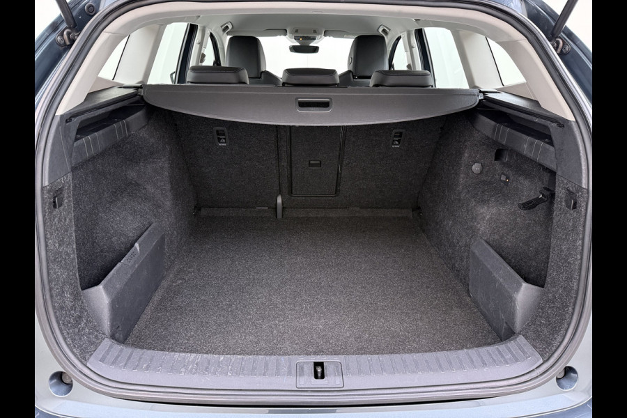 Škoda ENYAQ iV 80 204PK Trekhaak Warmtepomp Stuur+Stoelverwarming 3-Zone Ecc Camera Apple Carplay Android Auto P-Assist SOH 87% Isofix Pdc Lmv Led DAB Cruise Control Rijstrooksensor 1.000KG Trekgewicht Origineel Nederlandse Auto