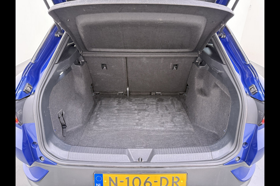 Volkswagen ID.4 82kWh 204PK 90%SOH Trekhaak Adap.Cruise Stoelverwarming Apple Carplay Android Auto Navi Ecc Pdc Privacy Glas Led Isofix DAB Bluetooth All Seasonbanden Voorruitverwarming Wifi 1.000KG Trekgewicht 1e Eigenaar Origineel Nederlandse Auto
