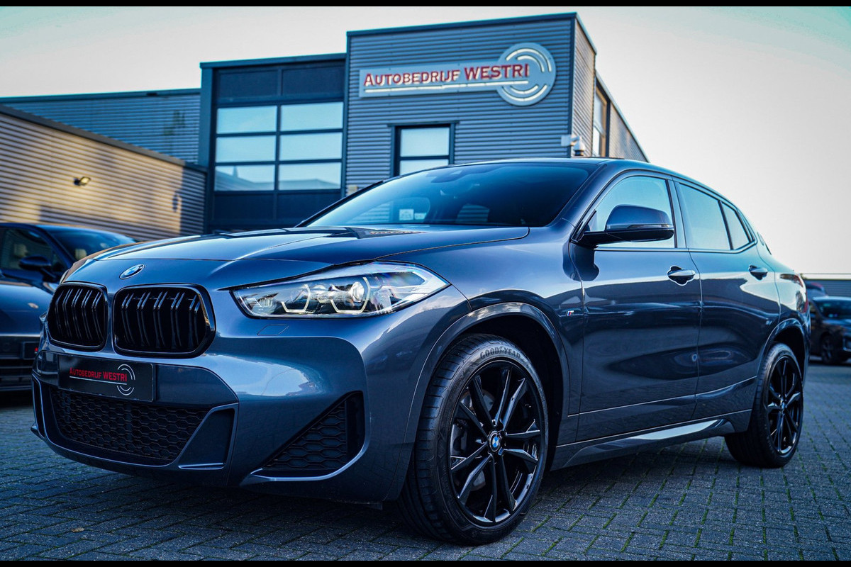 BMW X2 XDrive20i High Executive | Stoelverwarming | Panorama | Head Up Display | M Sport onderstel | M Sport pakket