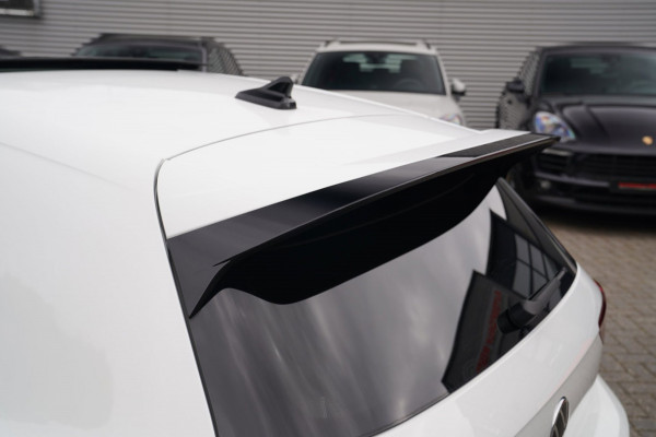 Volkswagen Golf 2.0 TSI GTI | Panorama Schuif/kanteldak | Clubsport | IQ Light | Stuurwiel verwarming | Lane Assist | Camera |