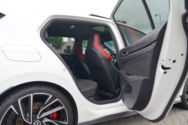 Volkswagen Golf 2.0 TSI GTI | Panorama Schuif/kanteldak | Clubsport | IQ Light | Stuurwiel verwarming | Lane Assist | Camera |