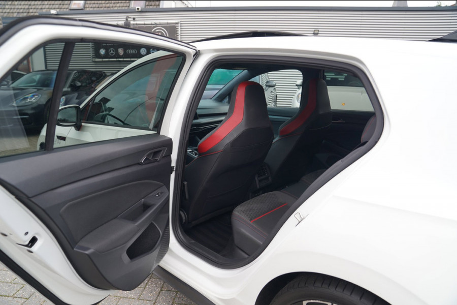 Volkswagen Golf 2.0 TSI GTI | Panorama Schuif/kanteldak | Clubsport | IQ Light | Stuurwiel verwarming | Lane Assist | Camera |