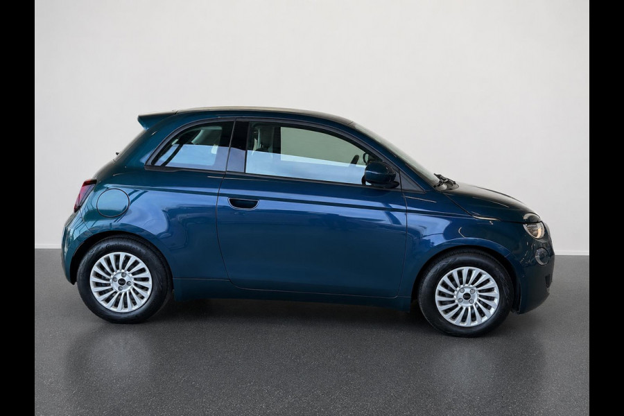 Fiat 500E 42 kWh DEMO ! Navigatie by Apple Carplay Android Auto camera Parkeersensoren rondom Dodehoekdetectie Cruise Control Stoelverwarming Keyless Entry Climate Control