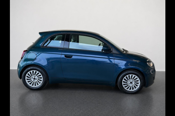 Fiat 500E 42 kWh DEMO ! Navigatie by Apple Carplay Android Auto camera Parkeersensoren rondom Dodehoekdetectie Cruise Control Stoelverwarming Keyless Entry Climate Control