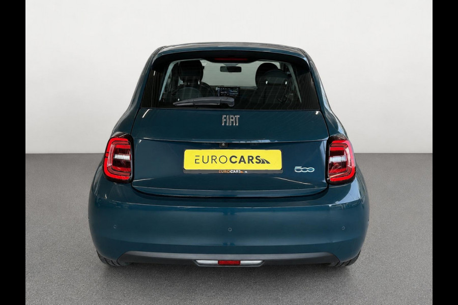 Fiat 500E 42 kWh DEMO ! Navigatie by Apple Carplay Android Auto camera Parkeersensoren rondom Dodehoekdetectie Cruise Control Stoelverwarming Keyless Entry Climate Control