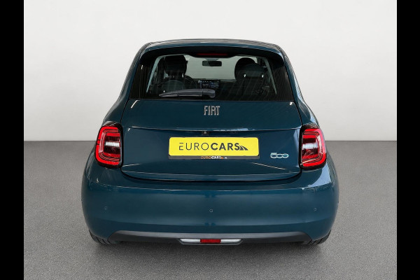 Fiat 500E 42 kWh DEMO ! Navigatie by Apple Carplay Android Auto camera Parkeersensoren rondom Dodehoekdetectie Cruise Control Stoelverwarming Keyless Entry Climate Control